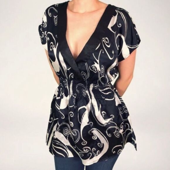 CLEARANCE! Pink Collection Deep V Blouse M EUC - Picture 3 of 4